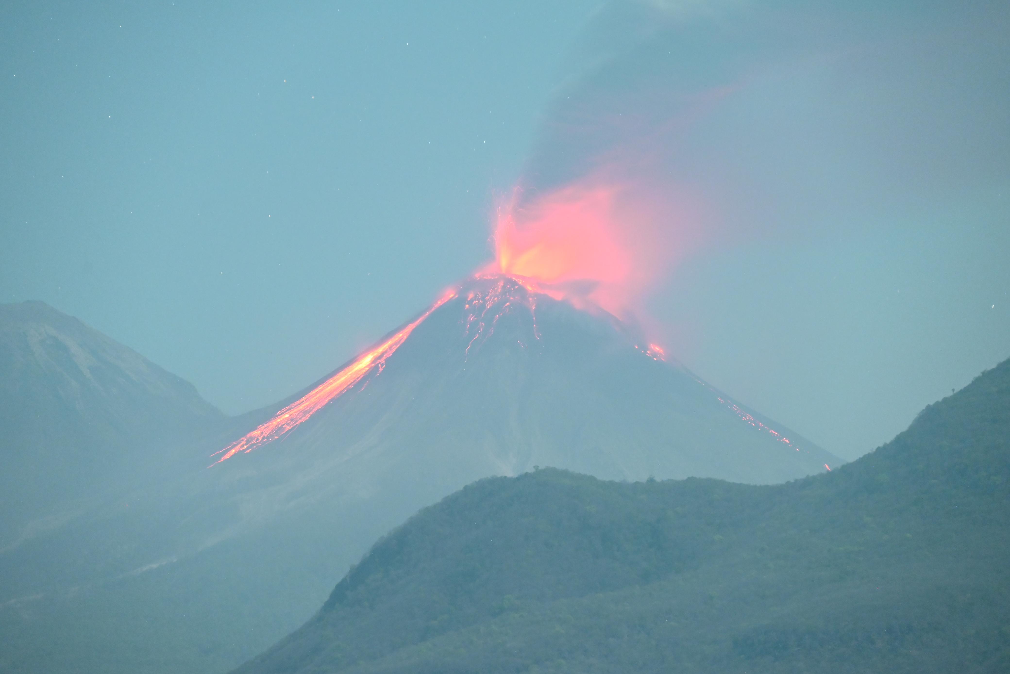 ERUPSI GN.LEWOTOBI LAKI-LAKI